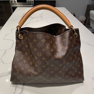 Authentic Louis Vuitton Artsy MM Hobo Bag